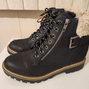 Universal Thread combat boots